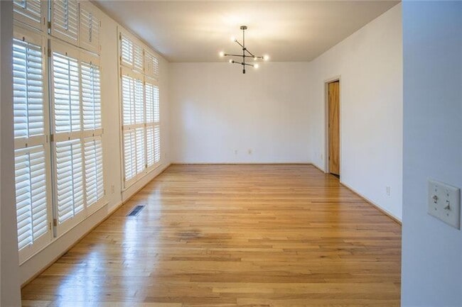 Building Photo - 1255 Apple Valley Rd NE