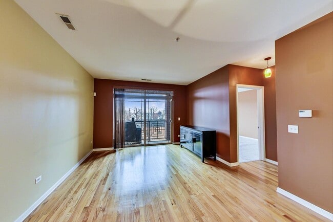 Building Photo - 6436 Roosevelt Rd