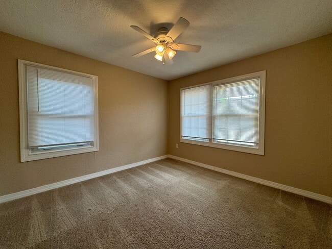 Building Photo - 3432 NW Lincoln Ave