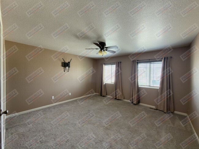 Building Photo - 3301 Quacker Ave