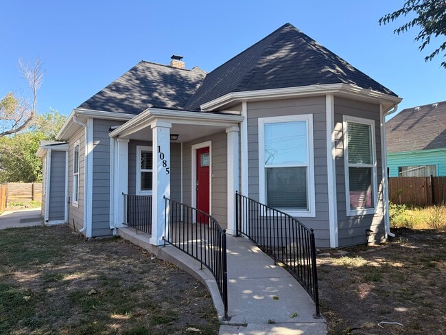 Building Photo - 1085 S 200 W