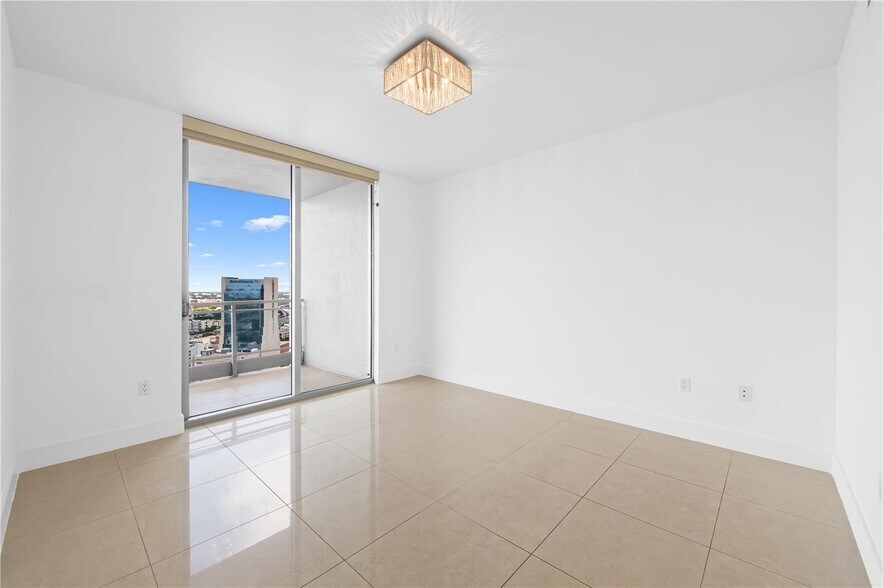 Building Photo - 90 SW 3rd St