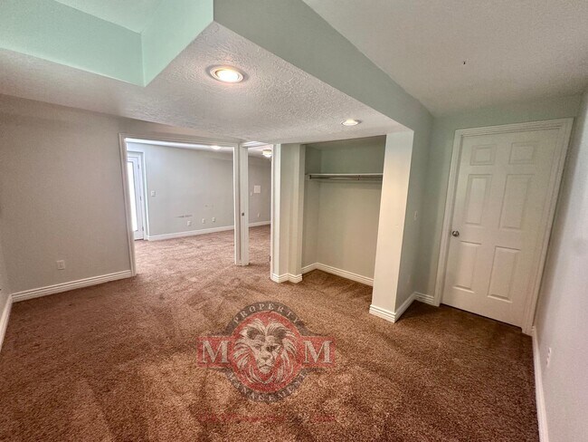 Building Photo - 4 Bed 3.5 Bath Beautiful Home In Sandy