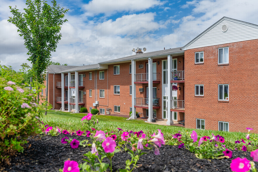 Building Photo - Highview Gardens