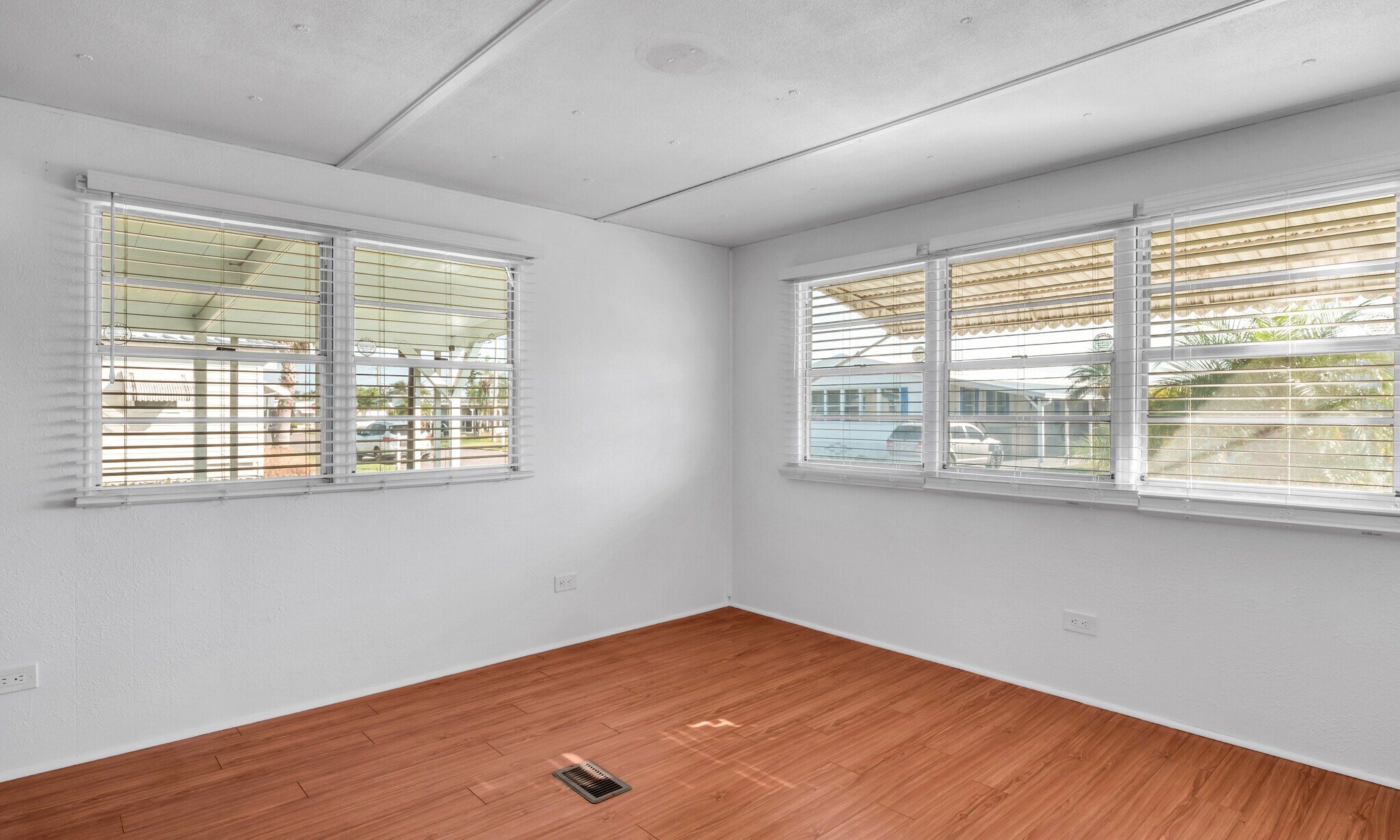 Building Photo - 209 50th Avenue Plz E