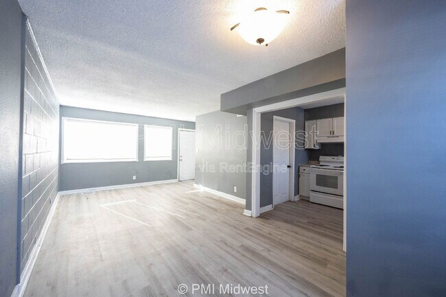 Building Photo - 6054 E 16th St