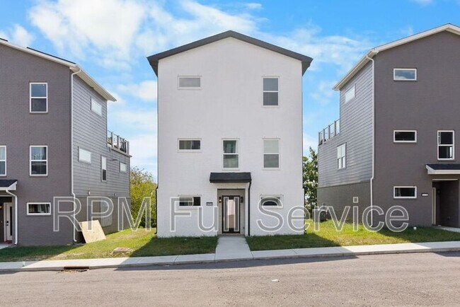 Primary Photo - 1241 N Avondale Cir
