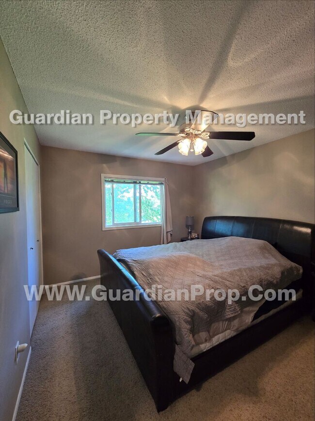 Building Photo - Chanhassen updated Townhome, Park view, 2 Car Garage, Large deck + Walkout Patio, available Aug