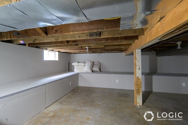 Building Photo - 2347 S Green St