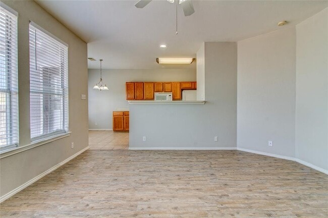 Building Photo - 2851 Southampton Way
