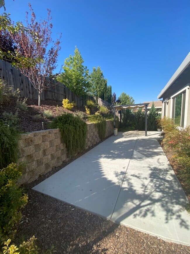 Building Photo - 2256 Ranch View Dr
