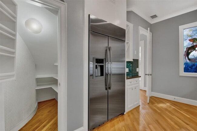 Building Photo - 3106 Sackett St
