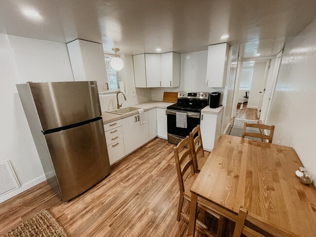 Building Photo - 3225 Colcord Ave