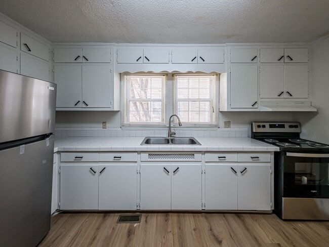 Building Photo - 1608 Central Ave