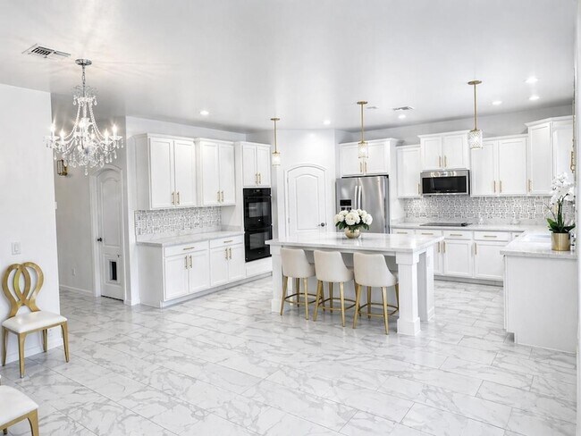 Building Photo - 8611 S 45th Glen