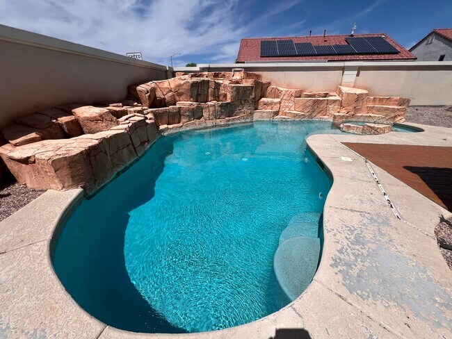 Building Photo - Pool and Spa Home - Beat the Heat