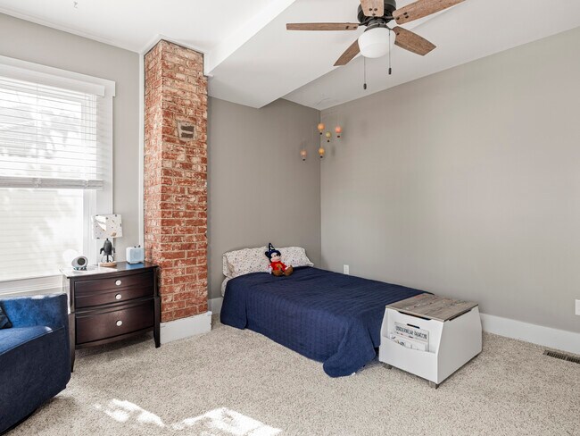 Building Photo - 622 N Hamilton Ave