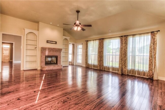 Building Photo - Spacious 3 Bed- 2 Bath in the Exclusive Private Riverwood Addition- SW Fort Worth- 76116
