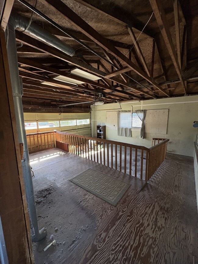 Building Photo - Three Bed Two Bath Arcata