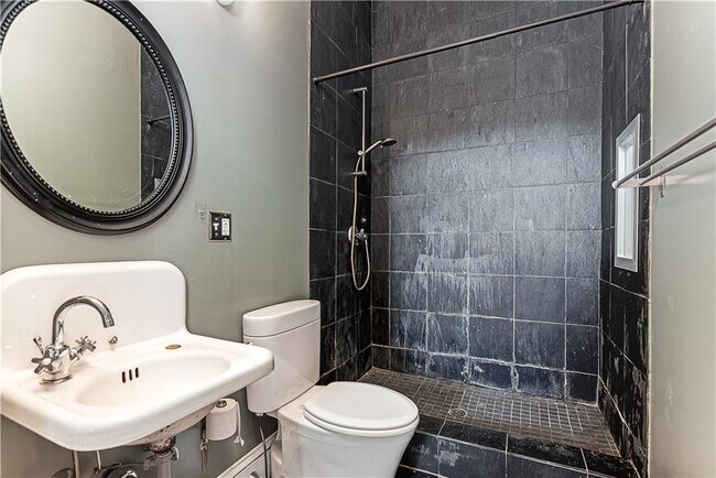 Building Photo - 114 Main St