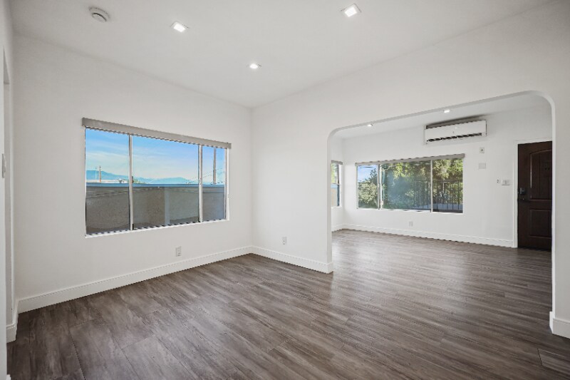 Building Photo - 627 Brittania St