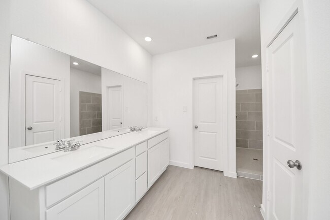 Building Photo - 16310 Texas Flatland Way