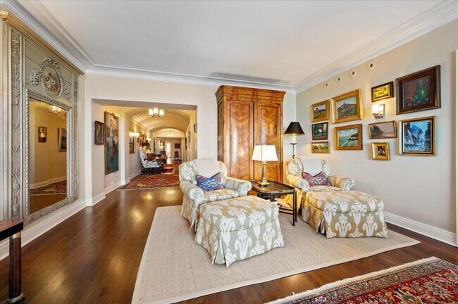 Building Photo - 2130 N Lincoln Park W