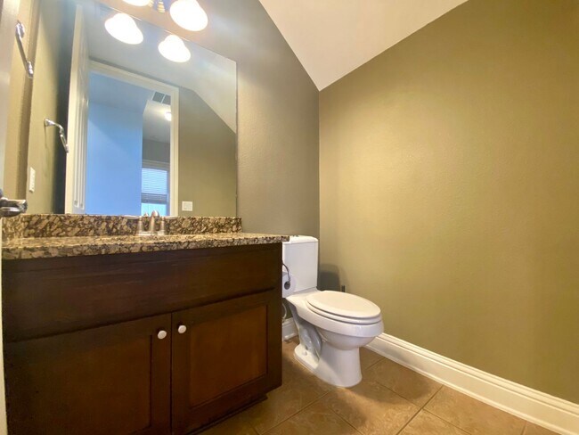 Building Photo - Large Home in Mueller!  Available for October!