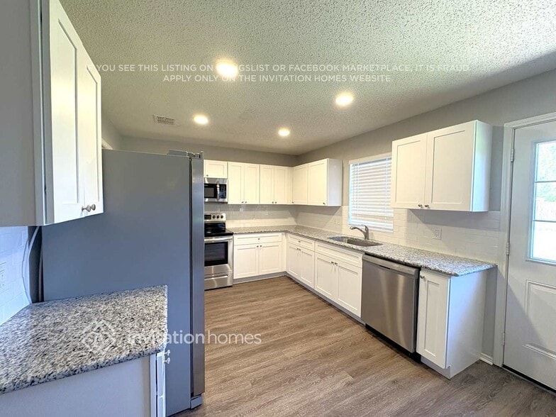 Building Photo - 2928 Marco Dr