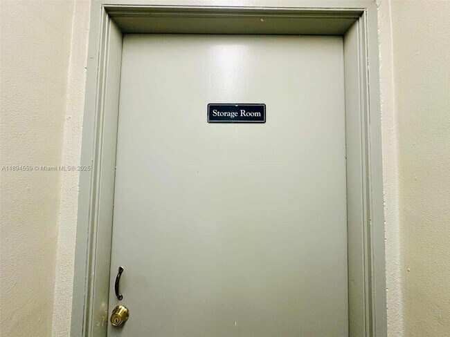 Building Photo - 215 SE 3rd Ave