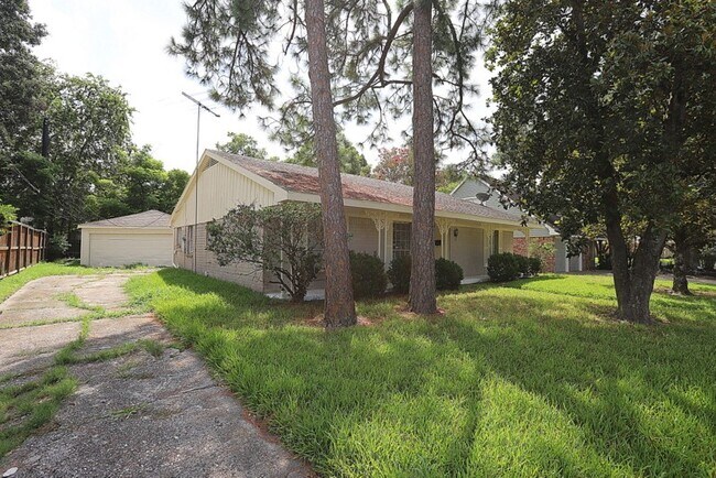 Building Photo - 11735 N Willowdale Cir