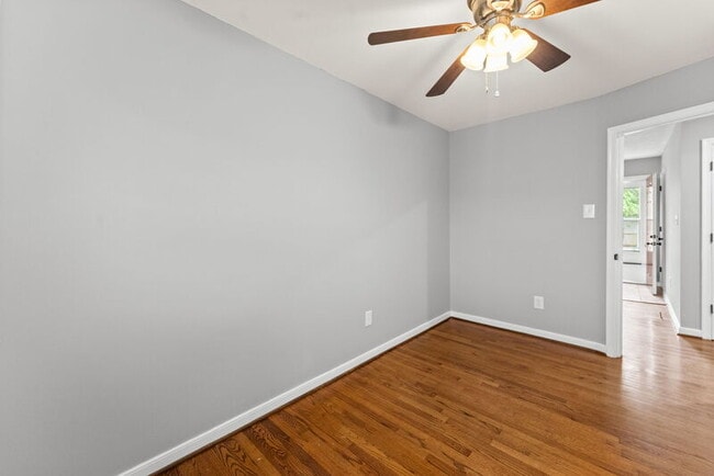 Building Photo - 104 N Oak Ave
