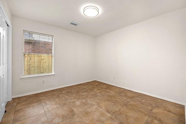 Building Photo - 4702 Forest Home Dr