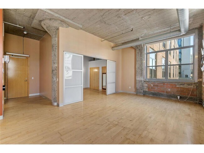 Building Photo - 521 S 7th St