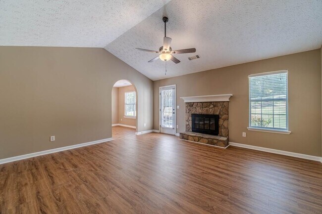 Building Photo - 701 Woodland Ridge Dr