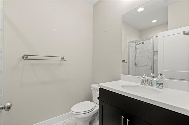 Building Photo - 1446 Fairmont Ave NW