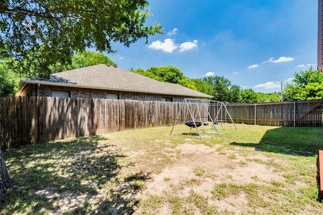 Building Photo - 809 Dogwood Trail