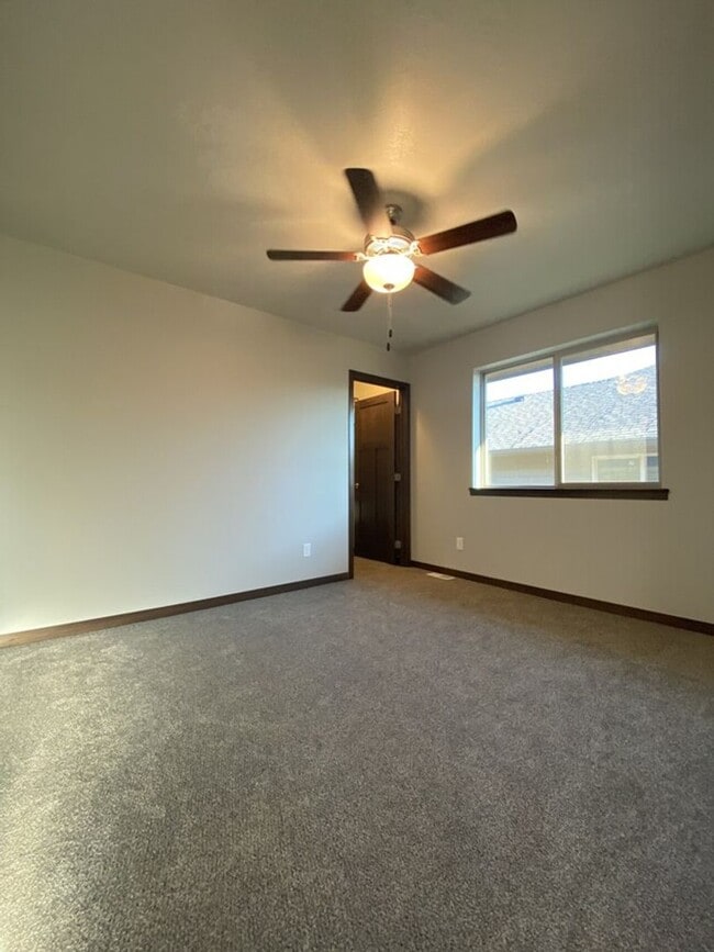 Building Photo - 1114 N Brennan Ct