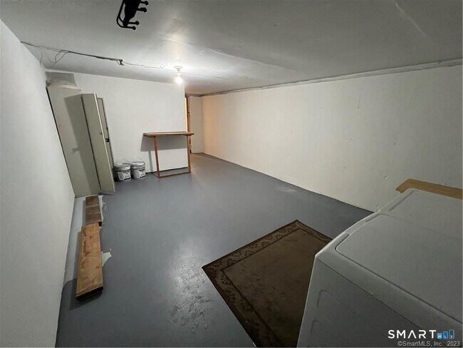 Building Photo - 23 Mead St