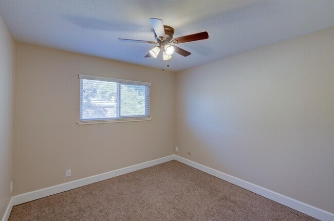 Building Photo - 1450 E Los Altos Ave