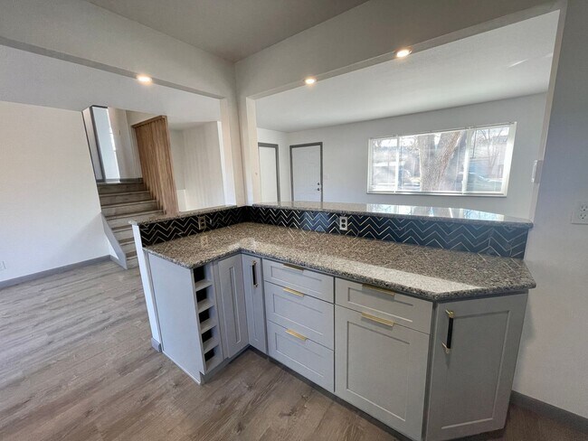 Building Photo - Newly Renovated 4 Bed 2 Bath House Near CSU!