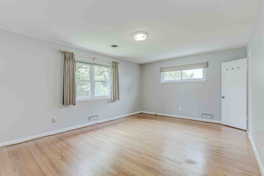 Building Photo - 3215 Brooklawn Ter