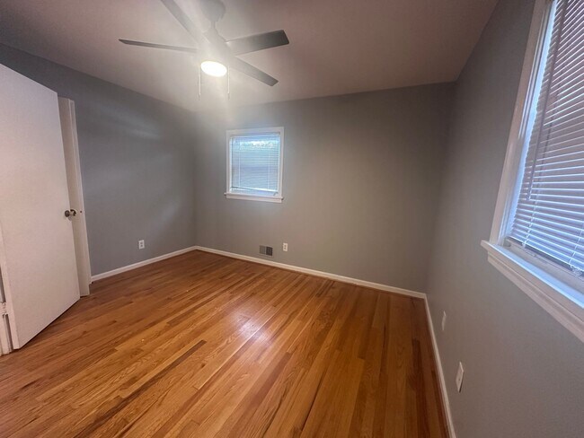 Building Photo - 3 bed, 2 full bath House in 40218 - $2,000/month