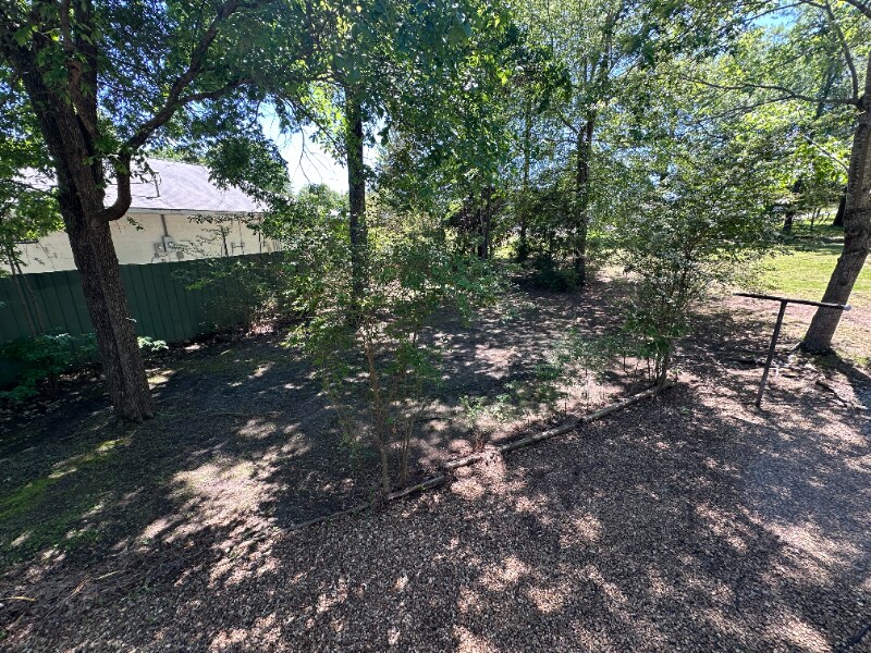 Building Photo - 1501 Carolyn Dr