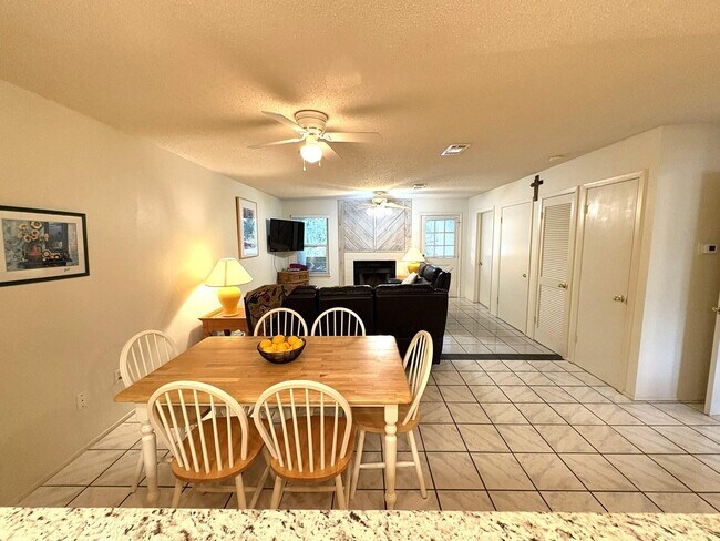 Building Photo - 604 Highcrest Dr