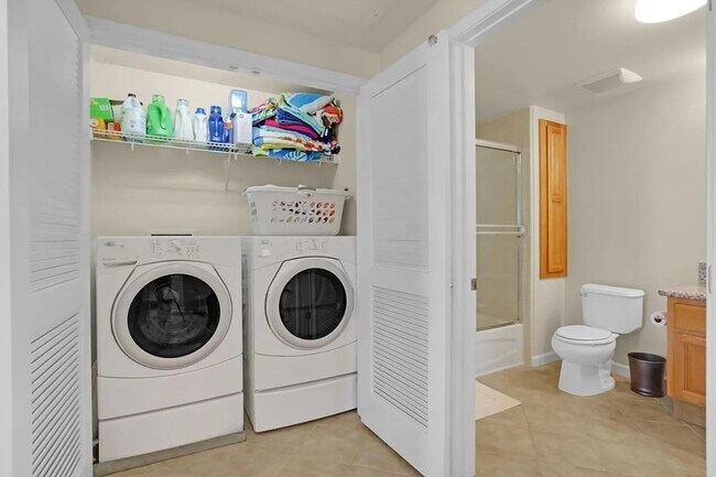 Building Photo - Wonderful Dublin Condo