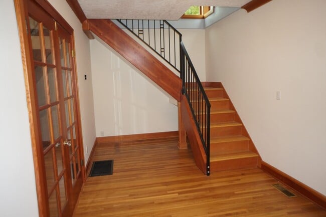 Building Photo - Amazing two bedroom sellwood beauty!