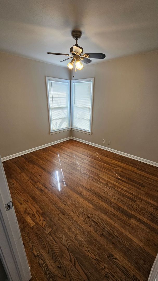 Building Photo - 3 bedroom 1 bathroom with 1 car garage in 76107