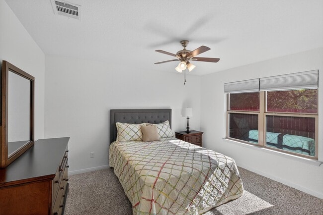 Building Photo - 830 Cypress Ln