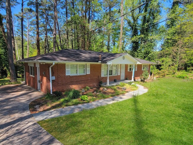 Building Photo - Spacious 3BR Ranch in Prime Atlanta Location!